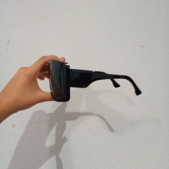 Shien black block sunglasses - Picture 2 of 3